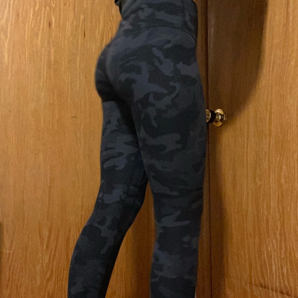 Lululemon Black Camo Leggings - Picture 1 of 5
